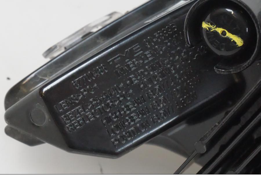 Snett nerifrån på Strålkastare från en H-D Adventure Pan America Special RA1250S -2021 motorcykel.