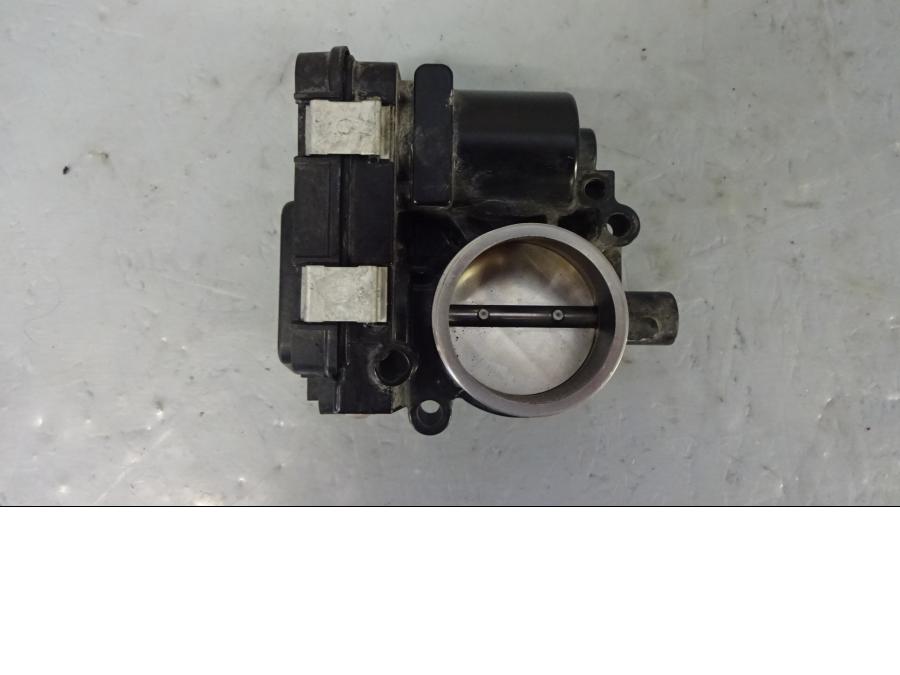 Baksidan på Spjällhus från en BMW R 1200 GSA -2014 motorcykel.