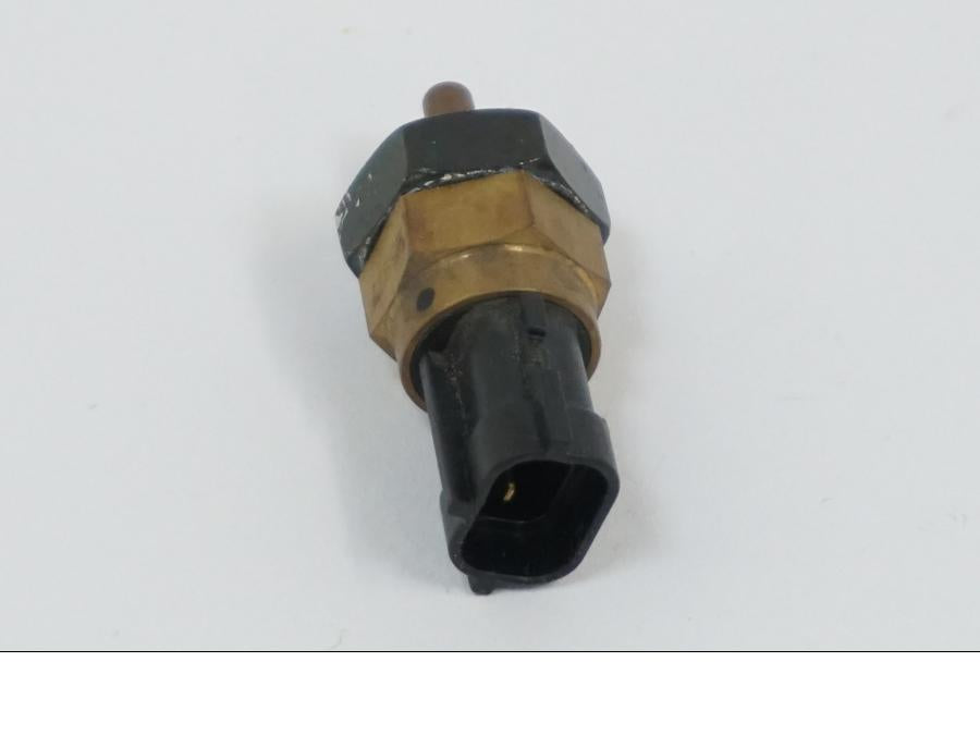 Snett uppifrÄn pÄ Temperatursensor frÄn en Kawasaki VN 1500 -2002 motorcykel.