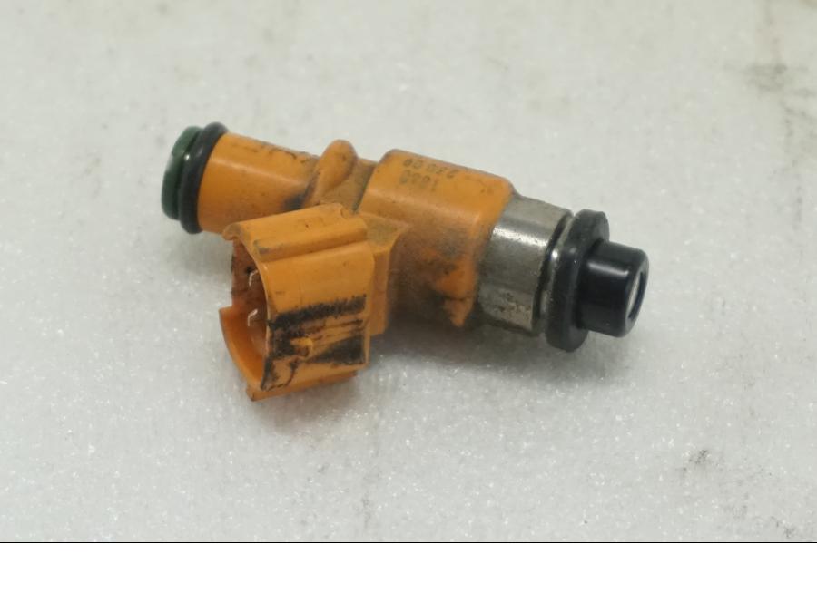 Framsidan på Spridare från en Honda CBR 500 R -2013 motorcykel.