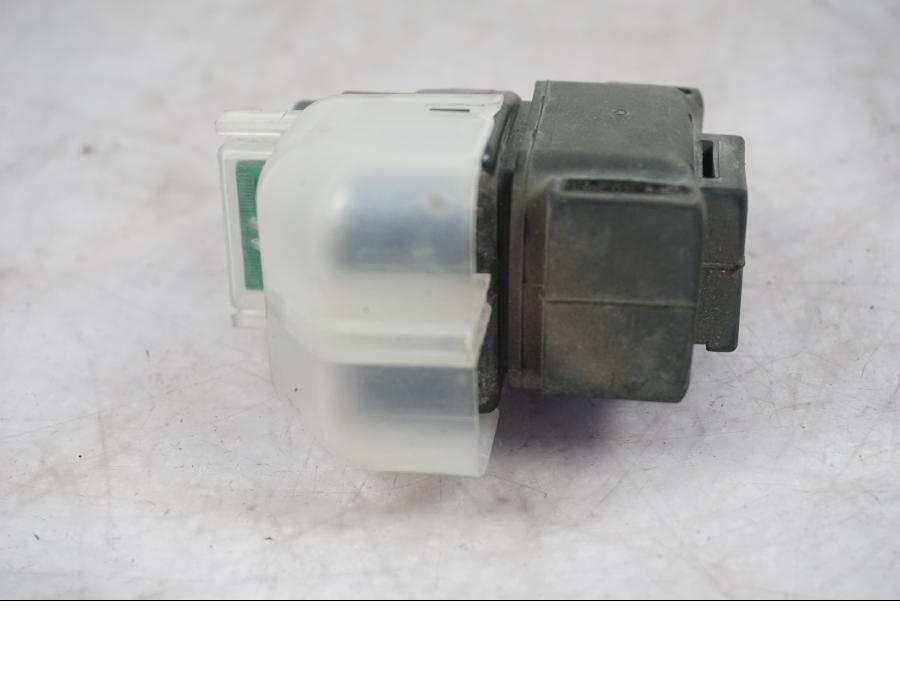 Höger sida på Startrelä från en Triumph Tiger Explorer -2016 motorcykel.