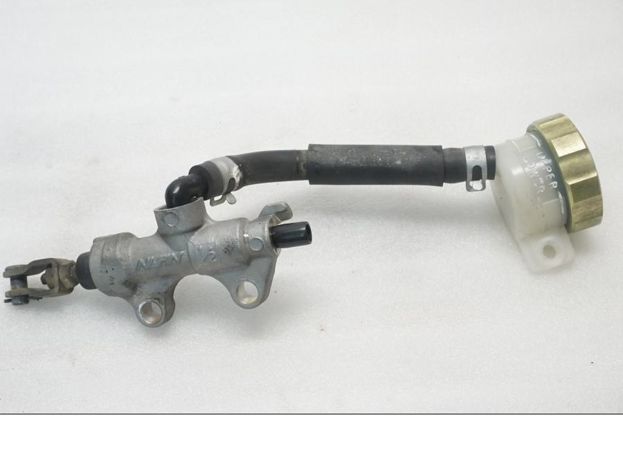 Baksidan på Bromshuvudcylinder från en Kawasaki ZX-9R -1998 motorcykel.