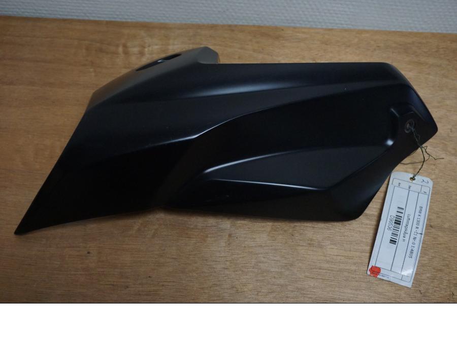 Framsidan pÄ LuftintagskÄpa frÄn en BMW K 1300 R -2011 motorcykel.