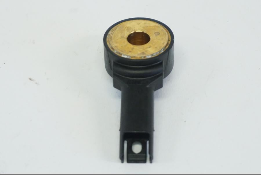 Snett nerifrån på Ping sensor från en BMW R 1250 GS -2022 motorcykel.