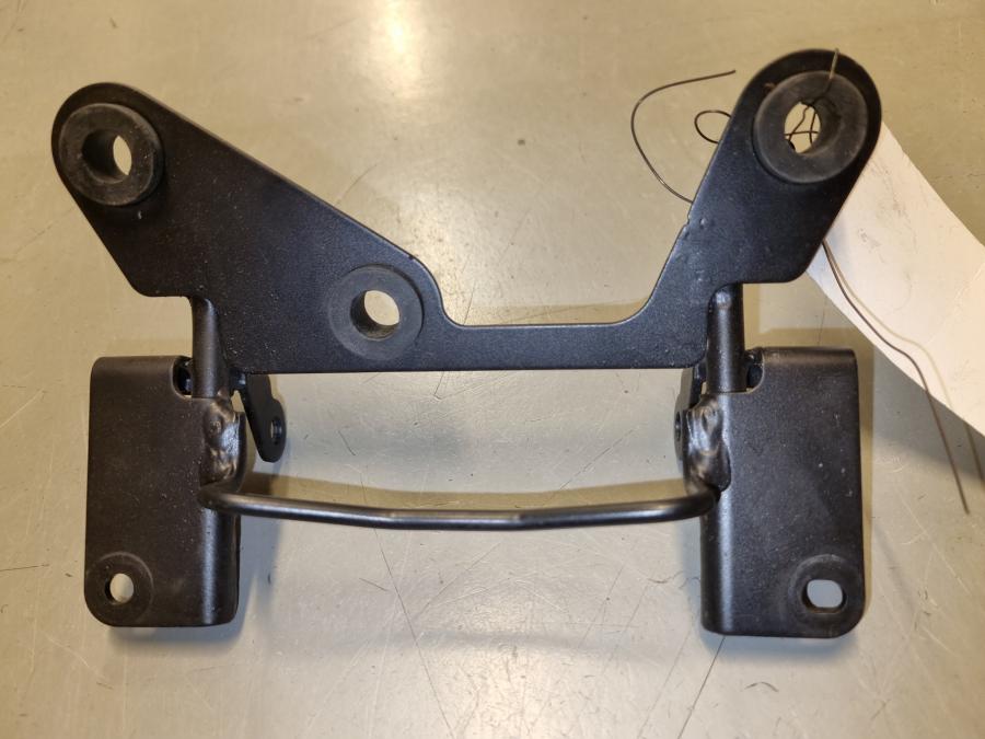 Baksidan på Instrumentpanelsfäste från en Kawasaki Z 800 -2014 motorcykel.