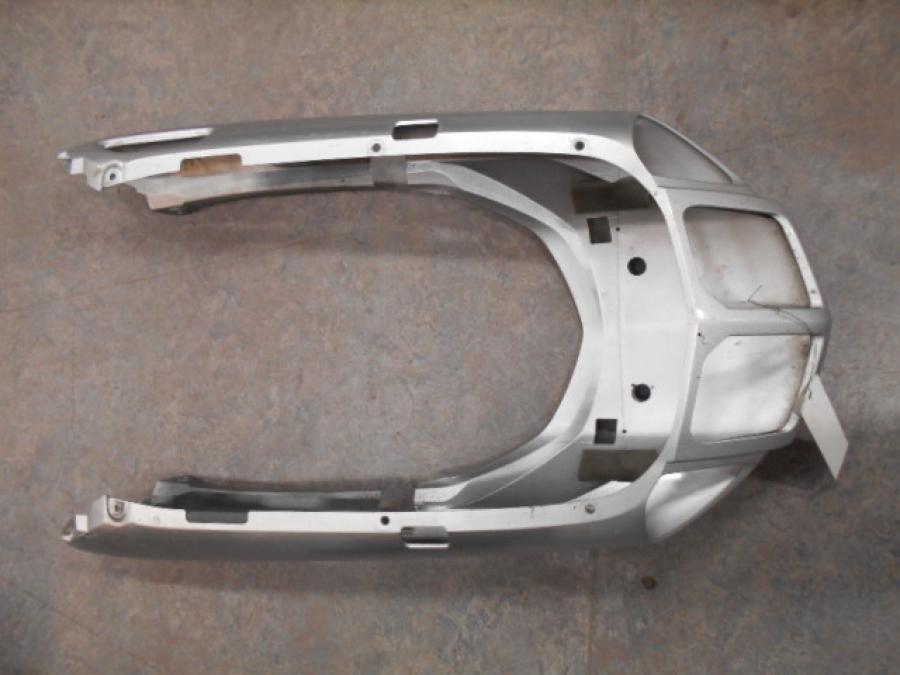 Vänster sida på Bakvinge från en Yamaha FJR 1300 -2001 motorcykel.