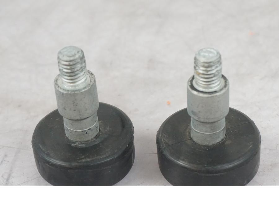 Vänster sida på Bensintankfäste från en KTM 1290 Super Adventure S -2022 motorcykel.