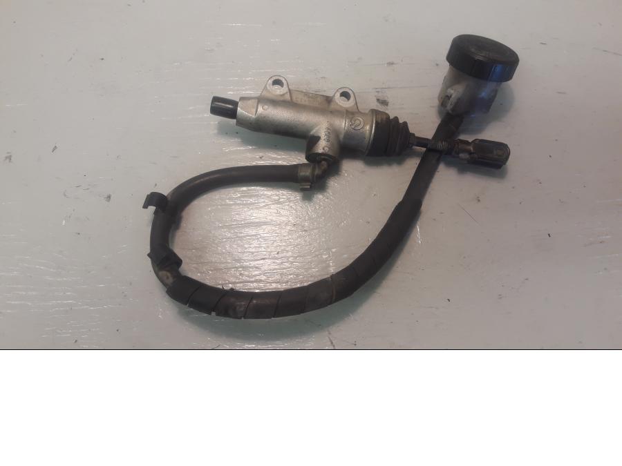 Framsidan på Bromshuvudcylinder från en BMW F 800 GS -2009 motorcykel.