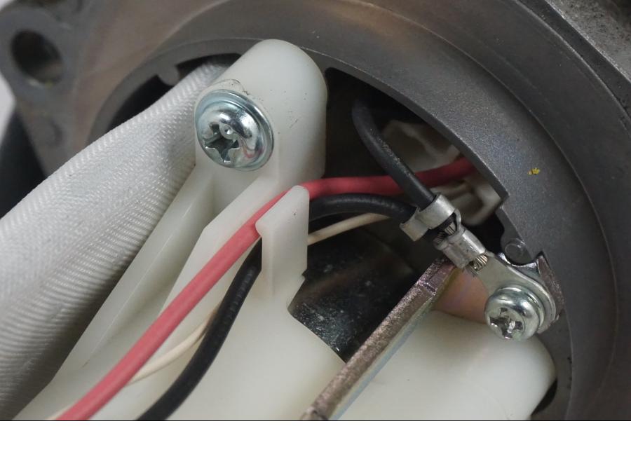 Höger sida på Bensinpump insprut från en Kawasaki ER-6N ABS -2010 motorcykel.