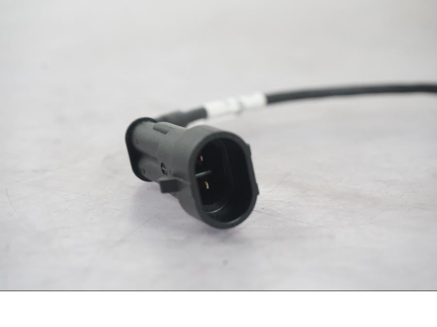 Snett nerifrån på Antenn till tändningslås från en KTM 1290 Super Duke R -2022 motorcykel.