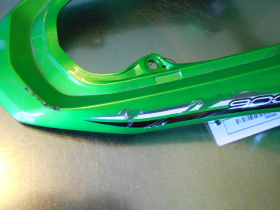 Snett uppifrån på Bakvinge från en Kawasaki Z 900 -2017 motorcykel.