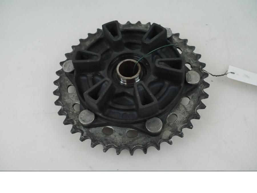 Baksidan på Drevfäste från en Honda CBR 1000 -2005 motorcykel.