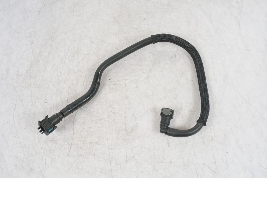 Baksidan pÄ Bensinledning frÄn en Yamaha MT-09 -2016 motorcykel.