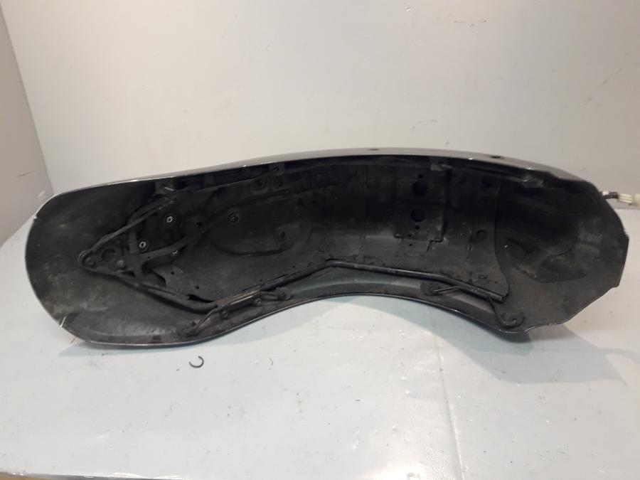 Vänster sida på Bakskärm från en Suzuki VL 800 -2009 motorcykel.