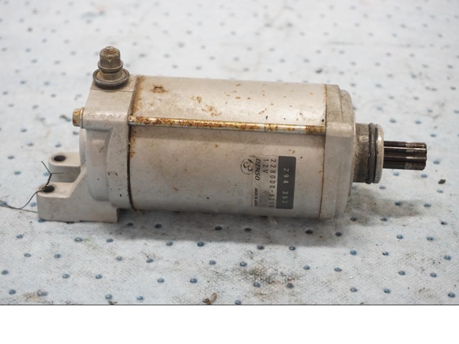 Framsidan på Startmotor från en BMW F 650 GS -2001 motorcykel.