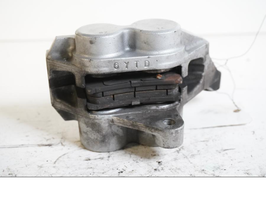 Höger sida på Bromsok från en Yamaha XV 1900 -2007 motorcykel.