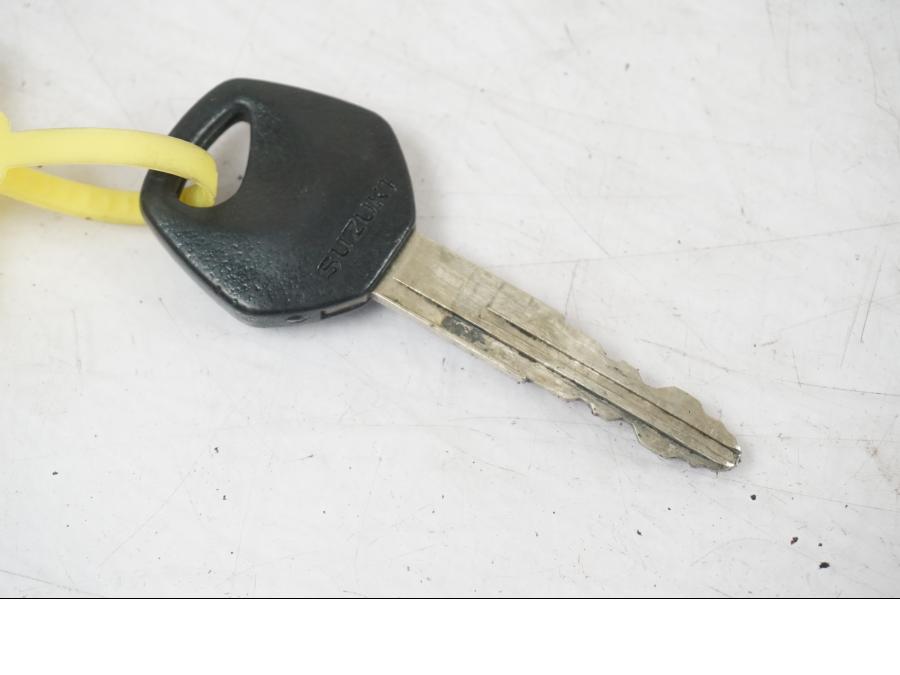 Extrabild3 på Låssats från en Suzuki SV 650 -1999 motorcykel.