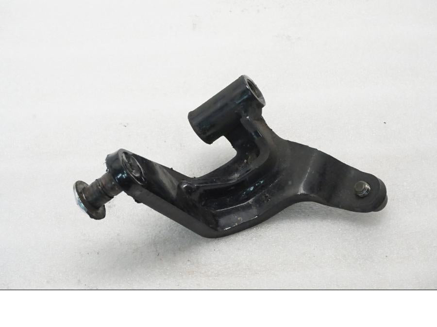 Baksidan på Växelpedalfäste från en Yamaha XVZ 13TD -1999 motorcykel.