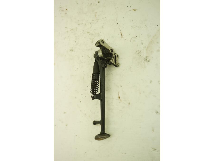 Baksidan på Sidostöd från en Yamaha TRX 850 -1996 motorcykel.