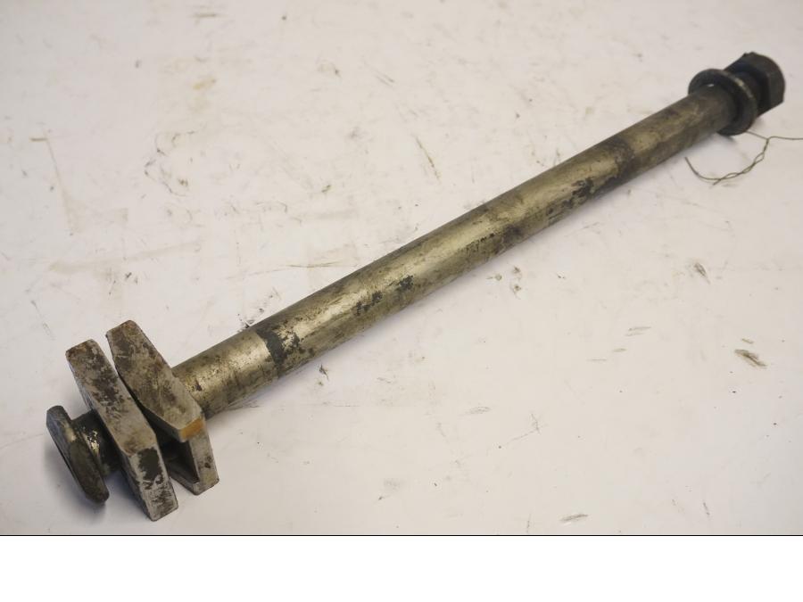 Framsidan på Axel från en Triumph Tiger -2007 motorcykel.