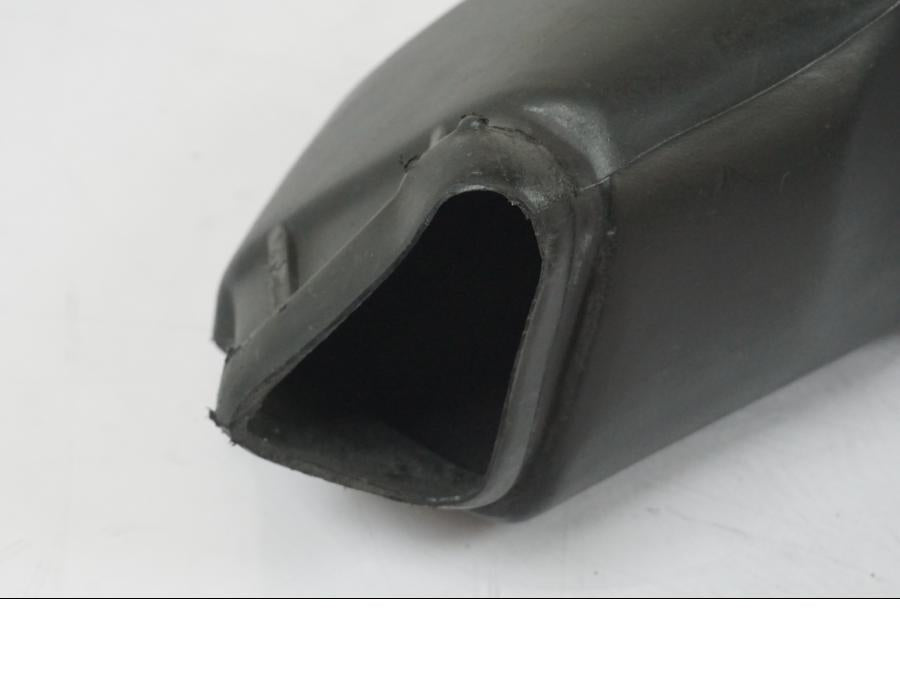 Extrabild1 på Luftrör från en Aprilia RS 125 -2000 motorcykel.