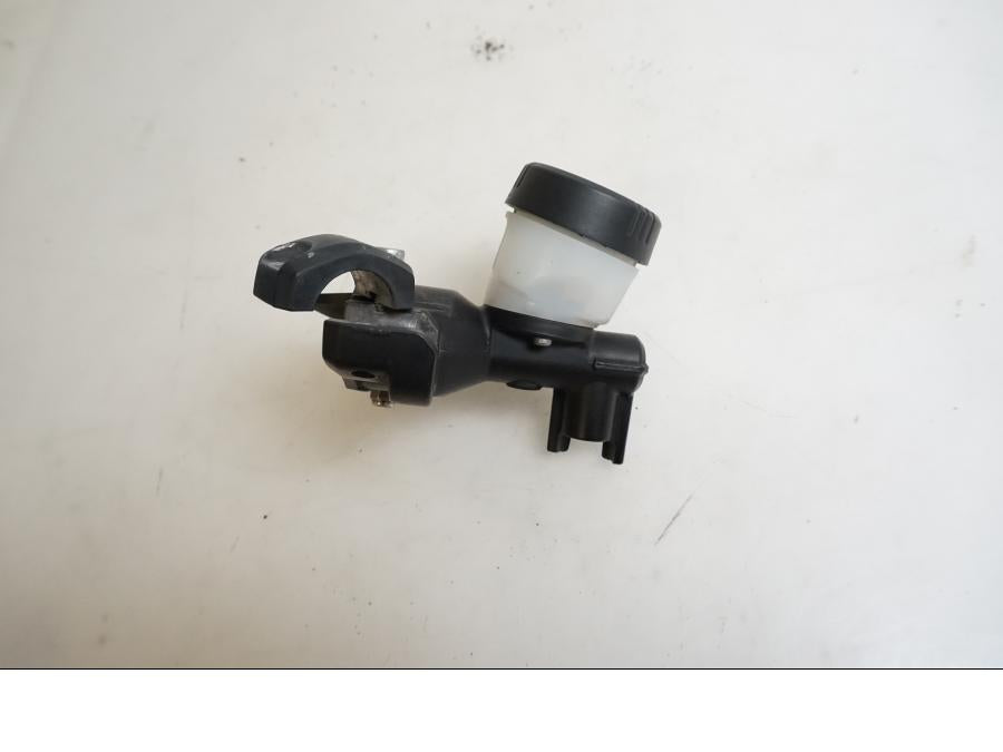 Baksidan på Kopplingshuvudcylinder från en BMW K 1200 S -2007 motorcykel.