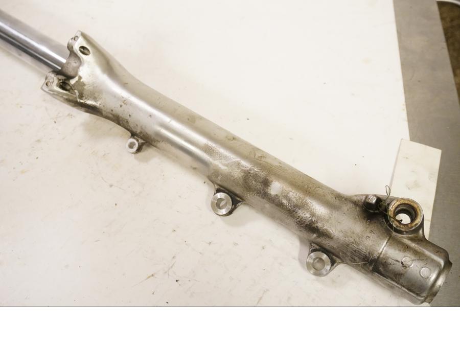 Vänster sida på Gaffelben från en Yamaha XV 1100 -1995 motorcykel.