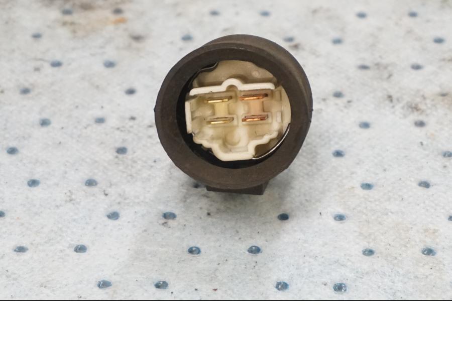 Baksidan på Relä från en Honda GL 1200 -1987 motorcykel.