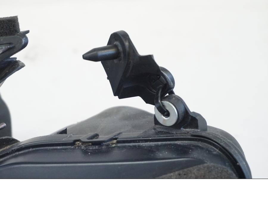 Snett nerifrån på Strålkastare från en Honda CBR 1000 RR -2005 motorcykel.