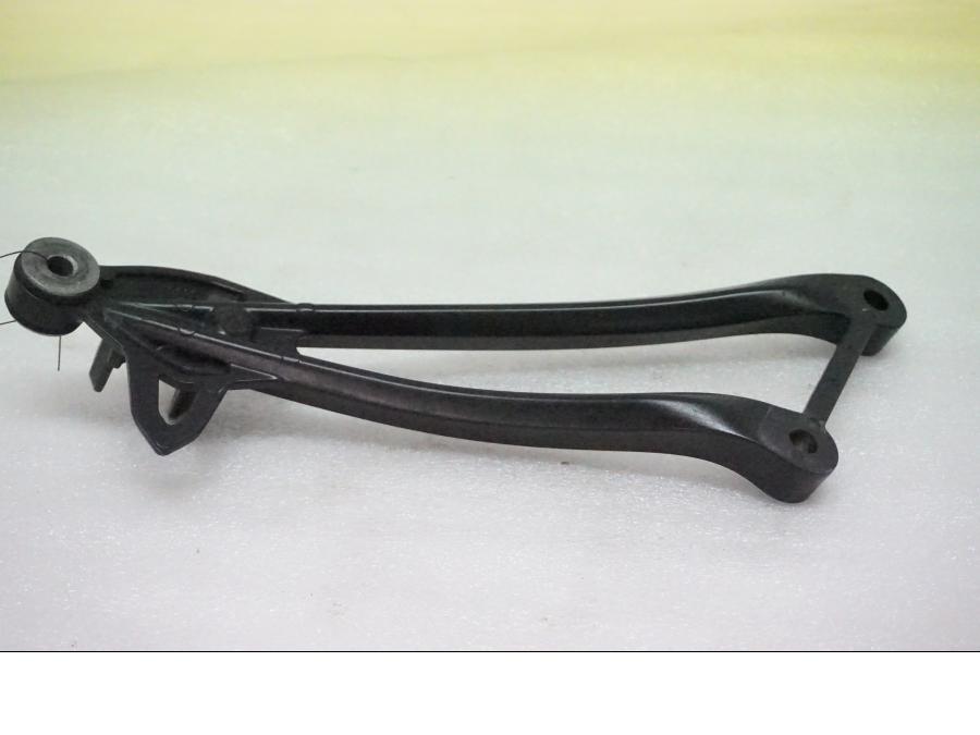 Baksidan på Fotpinnefäste från en Kawasaki ZX-10R -2008 motorcykel.