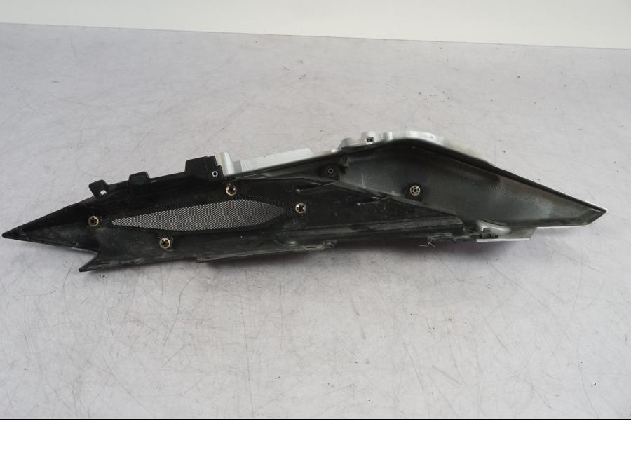 Vänster sida på Bakvinge från en Yamaha MT-09 SP -2018 motorcykel.