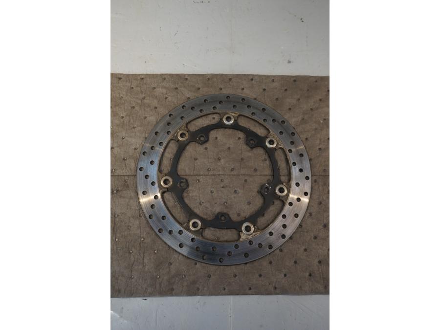 Baksidan på Bromsskiva från en Yamaha YZF R6 -2003 motorcykel.