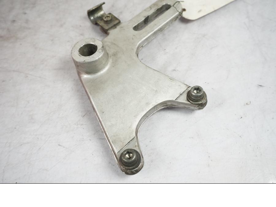 Vänster sida på Bromsoksfäste från en Ducati Monster 600 -1998 motorcykel.