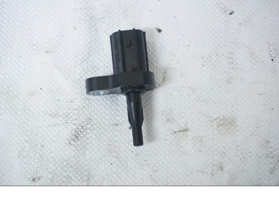 Framsidan på Luftburksensor från en Kawasaki ER-6N -2006 motorcykel.