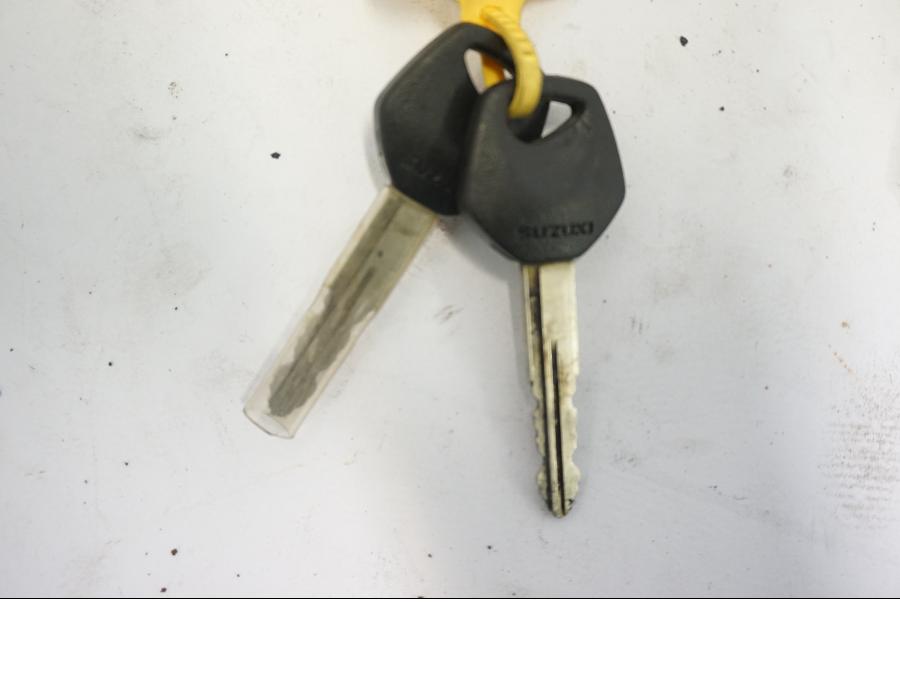 Snett uppifrån på Låssats från en Suzuki DL 1000 -2003 motorcykel.