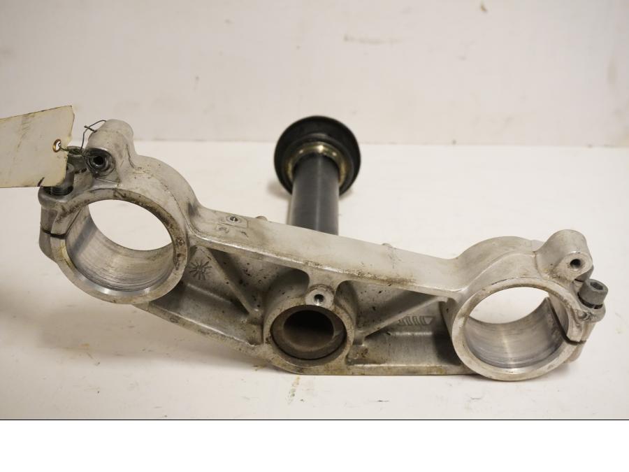 Baksidan på Gaffelkrona från en Aprilia RSV 1000 R Tuono -2006 motorcykel.