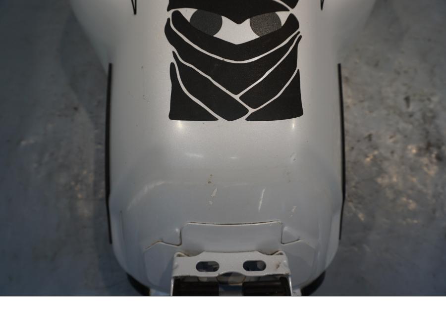 Extrabild1 på Bensintank från en Yamaha XT 1200 Z -2011 motorcykel.