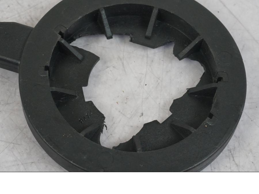 VÀnster sida pÄ Antenn till tÀndningslÄs frÄn en KTM 1290 Super Adventure R -2018 motorcykel.