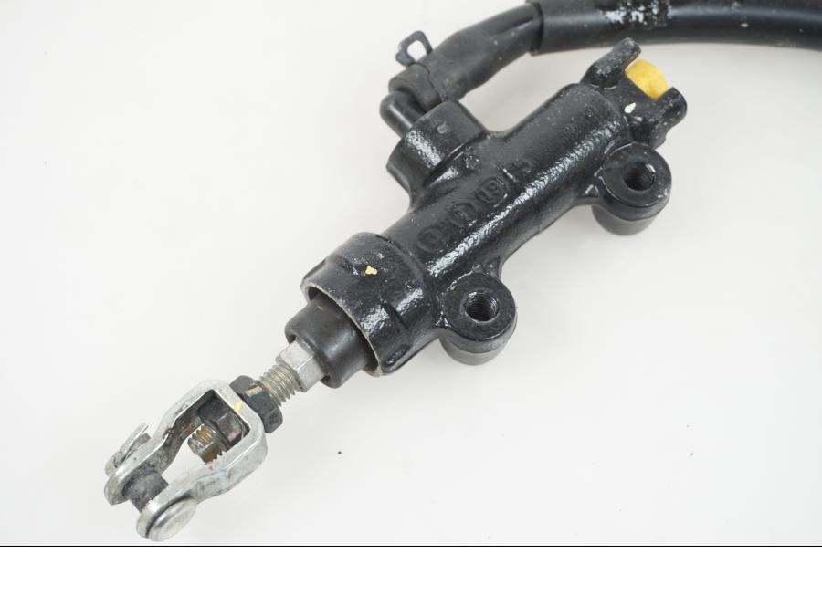 Höger sida på Bromshuvudcylinder från en Kawasaki Ninja 300 -2013 motorcykel.