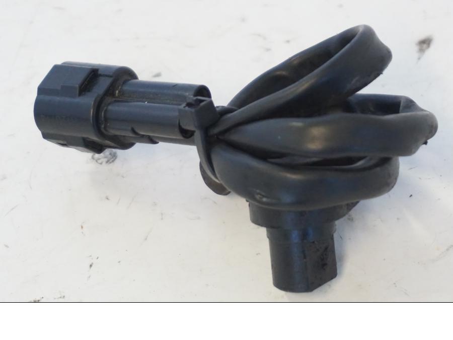 Snett nerifrån på Hastighetsgivare från en Kawasaki ER-6N -2012 motorcykel.