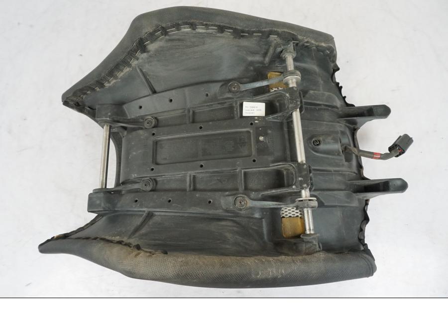 Snett uppifrån på Sadel från en Triumph Tiger Explorer -2013 motorcykel.