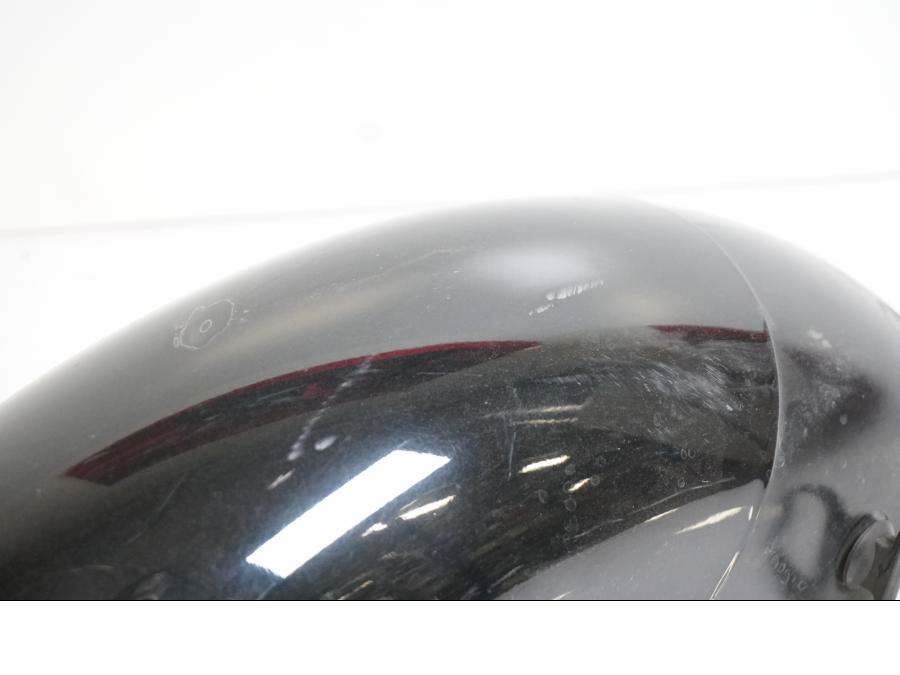 Snett nerifrån på Framskärm från en Kawasaki GPZ 500 -1991 motorcykel.