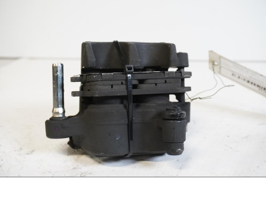 Höger sida på Bromsok från en Honda CB 500 F -2013 motorcykel.