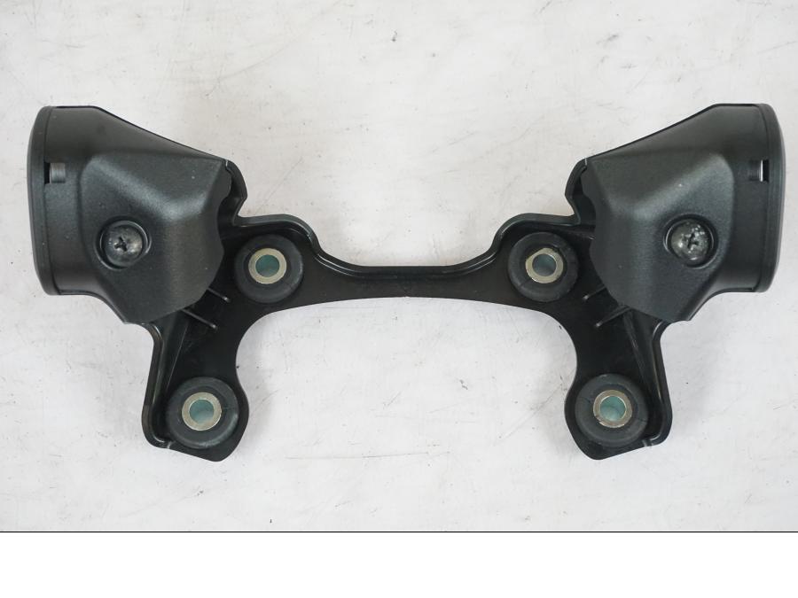 Snett uppifrån på Blinkersfäste från en Yamaha MT-09 -2019 motorcykel.