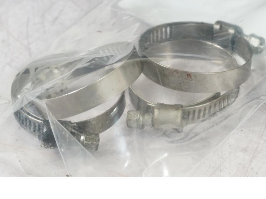 Extrabild6 på Vattenkyl Slang Set från en Suzuki GSX 1300 RX -1999 motorcykel.