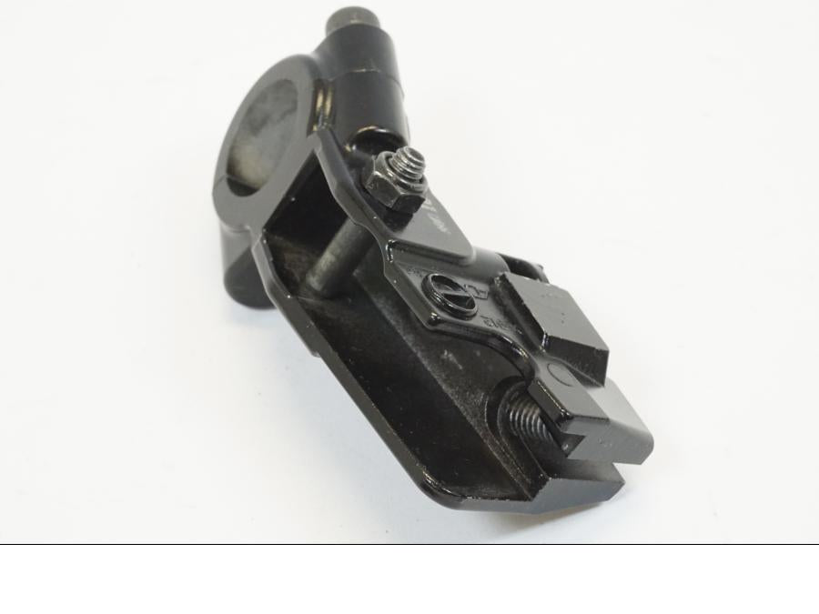 Snett nerifrån på Kopplingsklo från en Triumph Sprint GT -2011 motorcykel.