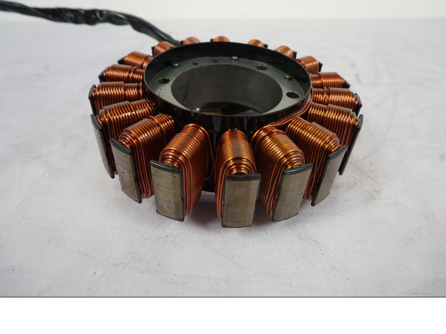 Snett uppifrån på Generator från en Honda VFR 1200 -2010 motorcykel.