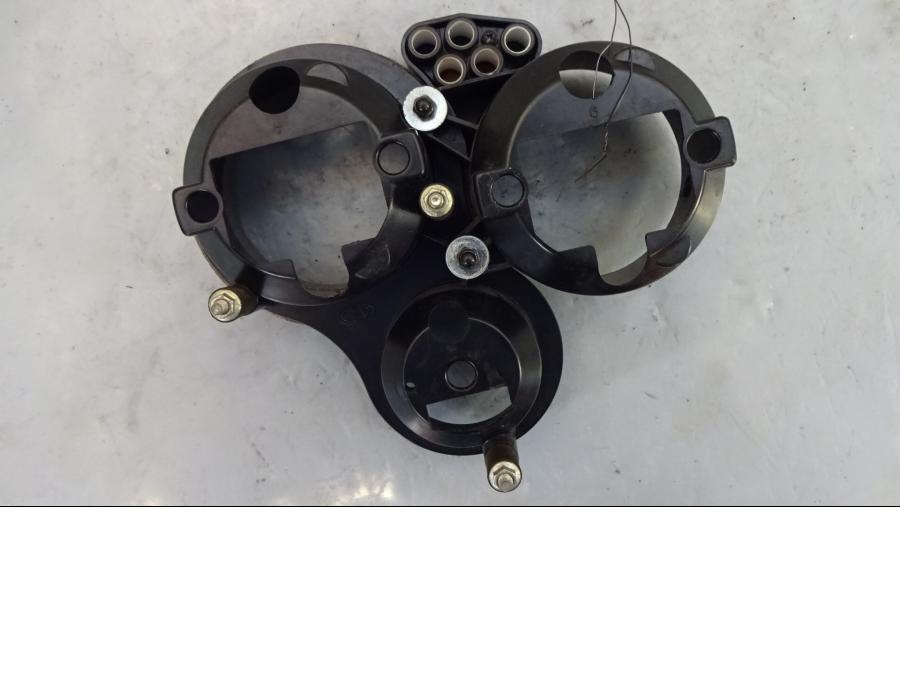 Baksidan på Instrumenthus från en Ducati ST2 -2001 motorcykel.