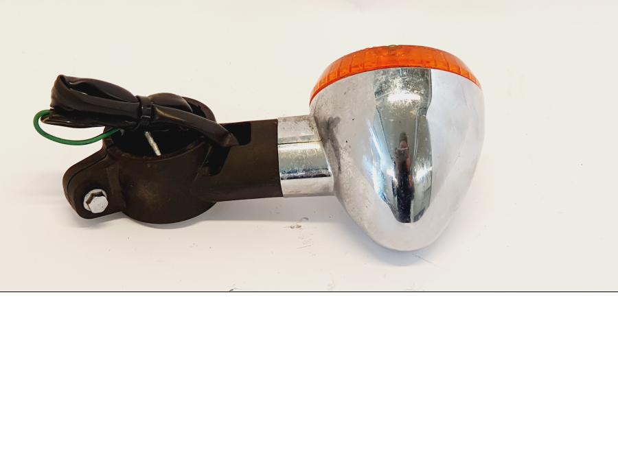 Höger sida pÄ Blinkers frÄn en Kawasaki VN 1500 -1996 motorcykel.