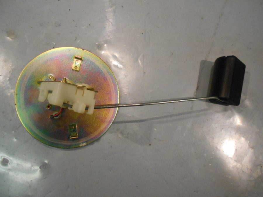 Baksidan på Bensintankgivare från en Honda GL 1800 -2001 motorcykel.